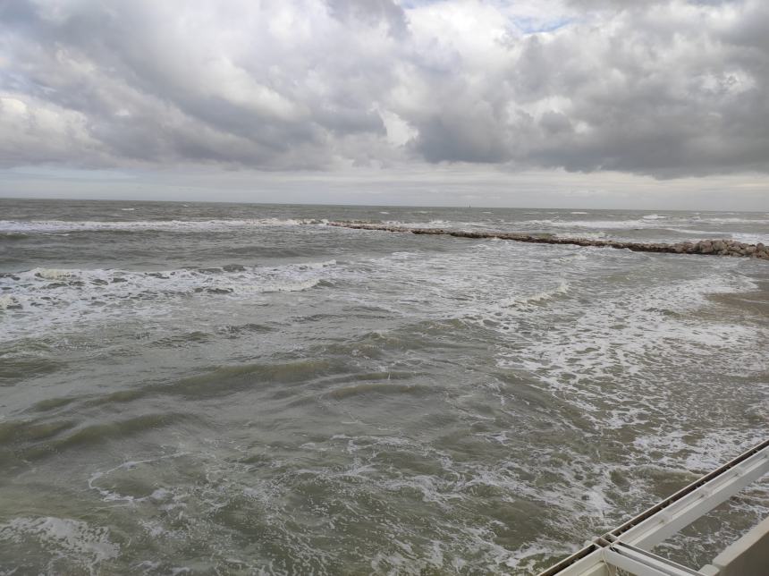 A Casalbordino spiaggia inghiottita dal mare, emergenza sia sul lungomare sud che quello nord