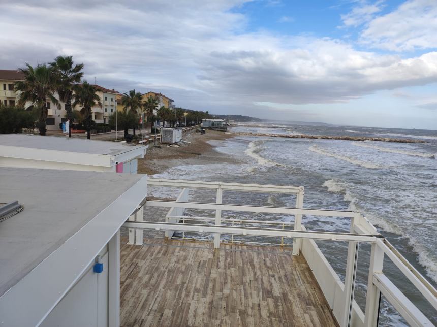 A Casalbordino spiaggia inghiottita dal mare, emergenza sia sul lungomare sud che quello nord