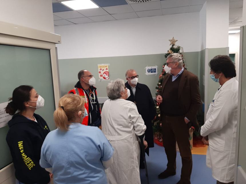 Il Vescovo di Lanciano in ospedale per gli auguri: "Sappiate curare e prendervi cura"