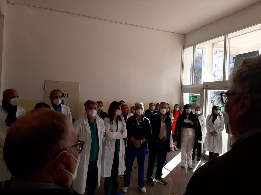 Il Vescovo di Lanciano in ospedale per gli auguri: "Sappiate curare e prendervi cura"