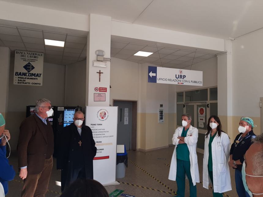 Il Vescovo di Lanciano in ospedale per gli auguri: "Sappiate curare e prendervi cura"