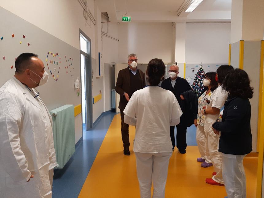 Il Vescovo di Lanciano in ospedale per gli auguri: "Sappiate curare e prendervi cura"