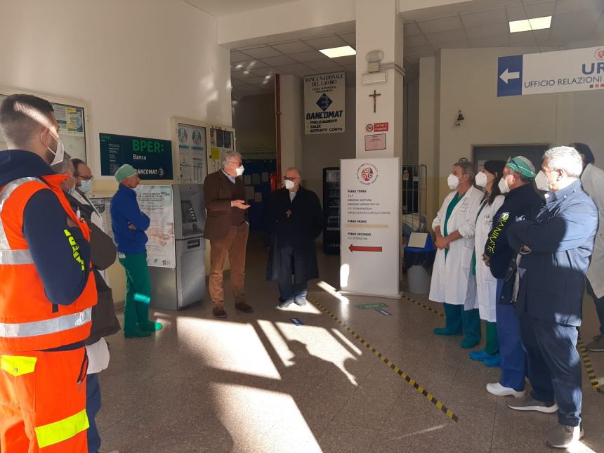 Il Vescovo di Lanciano in ospedale per gli auguri: "Sappiate curare e prendervi cura"