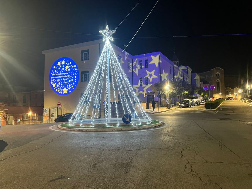 Addobbi natalizi a Montenero di Bisaccia