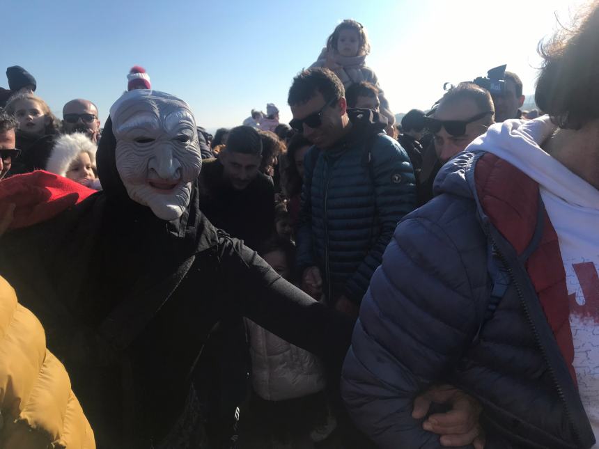 In tantissimi in spiaggia per "La Befana vien dal mare"