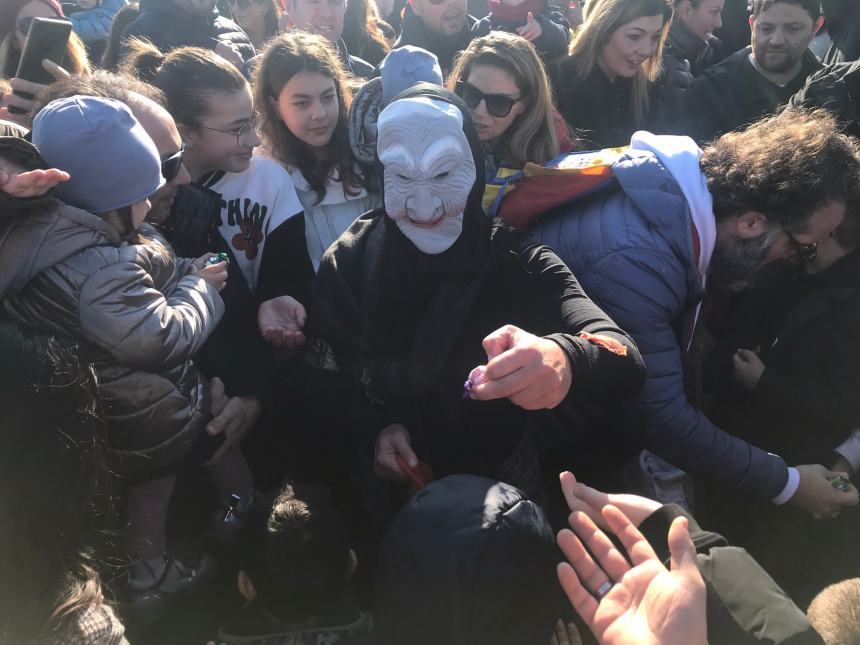 In tantissimi in spiaggia per "La Befana vien dal mare"