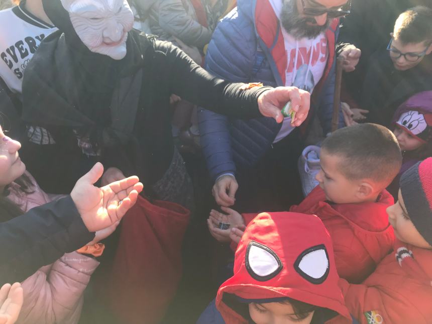 In tantissimi in spiaggia per "La Befana vien dal mare"