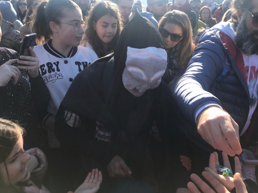 In tantissimi in spiaggia per "La Befana vien dal mare"