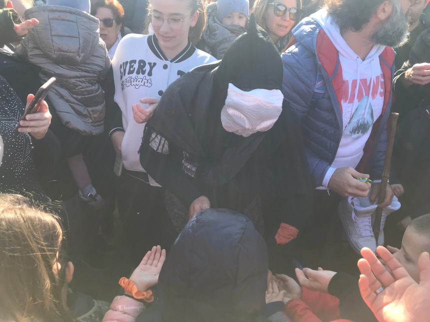 In tantissimi in spiaggia per "La Befana vien dal mare"