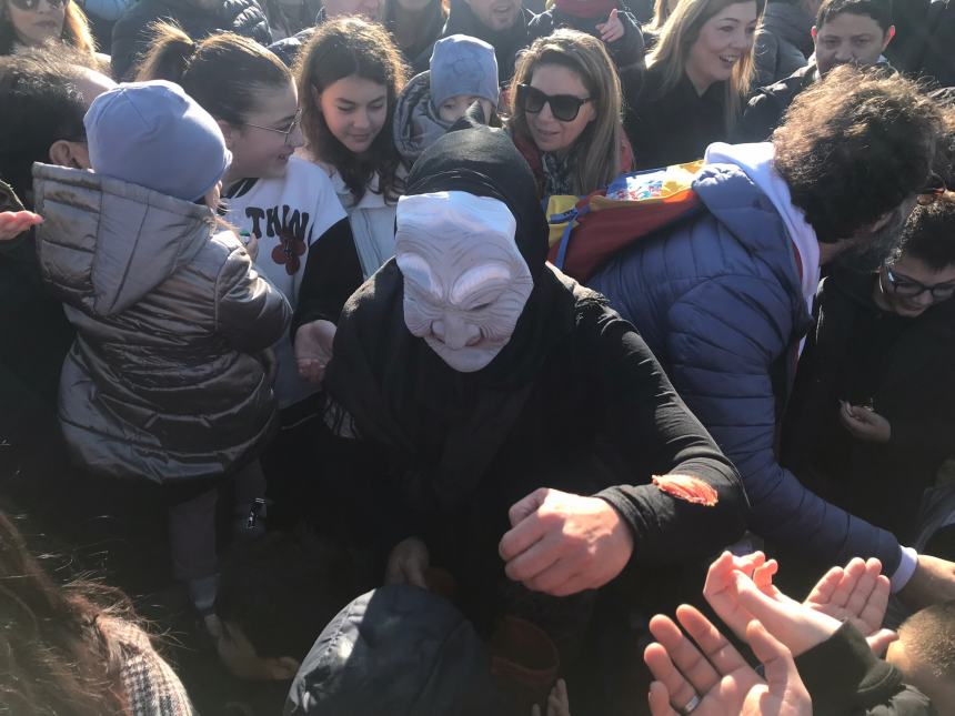 In tantissimi in spiaggia per "La Befana vien dal mare"