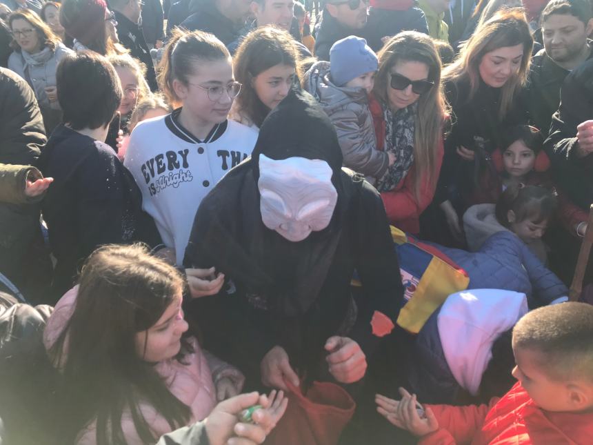 In tantissimi in spiaggia per "La Befana vien dal mare"