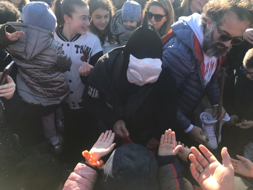 In tantissimi in spiaggia per "La Befana vien dal mare"