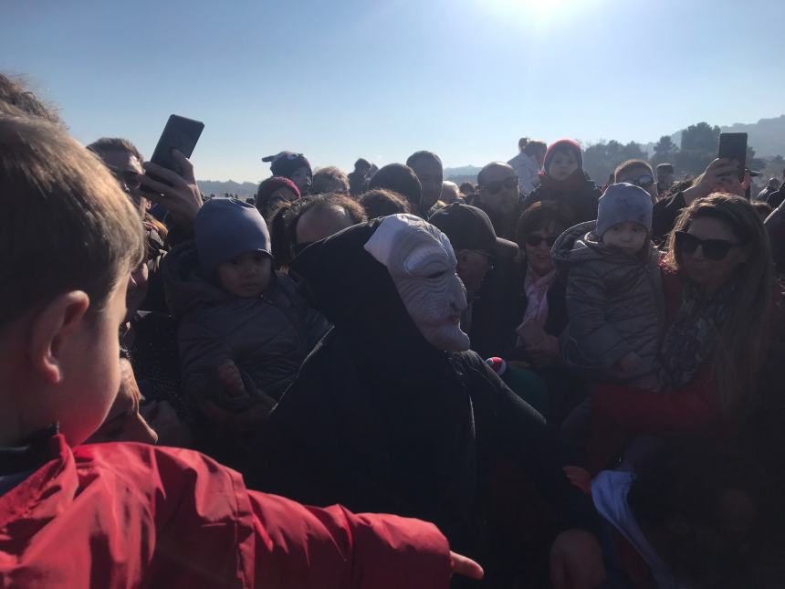 In tantissimi in spiaggia per "La Befana vien dal mare"