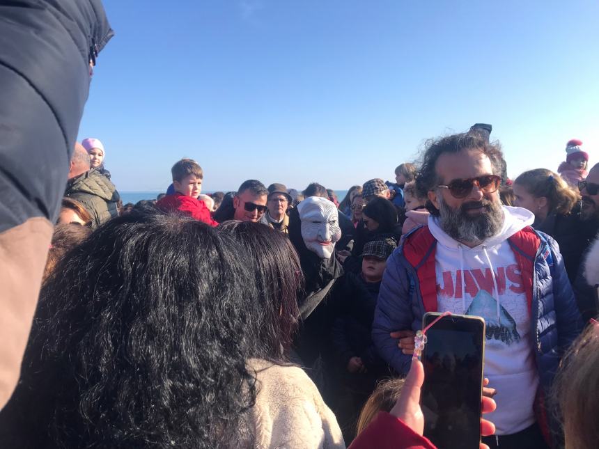 In tantissimi in spiaggia per "La Befana vien dal mare"