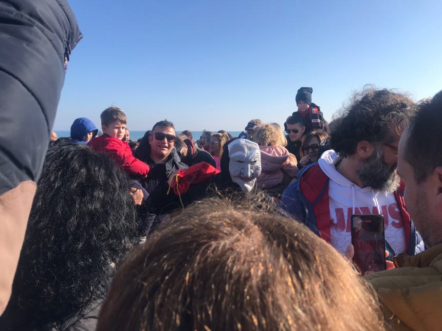 In tantissimi in spiaggia per "La Befana vien dal mare"