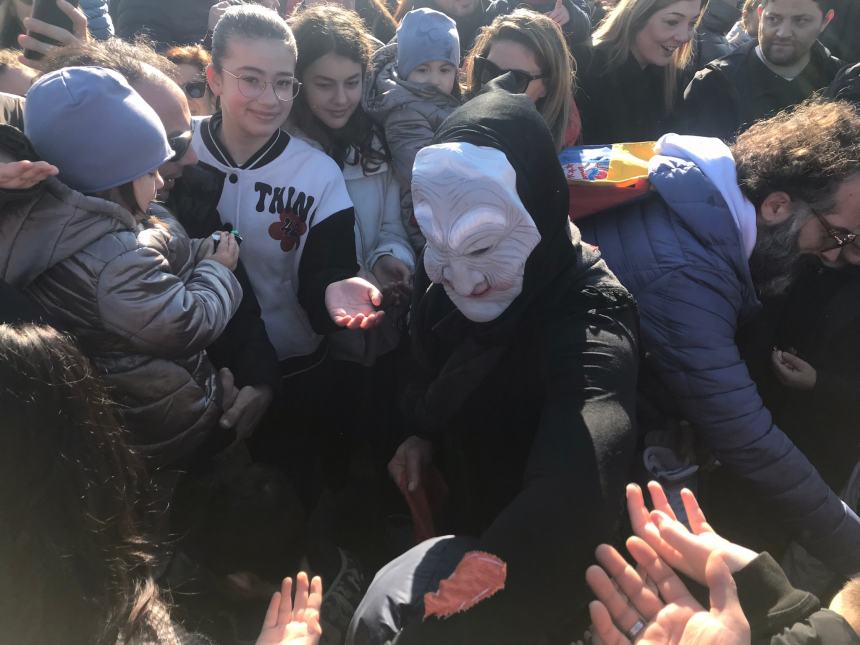 In tantissimi in spiaggia per "La Befana vien dal mare"