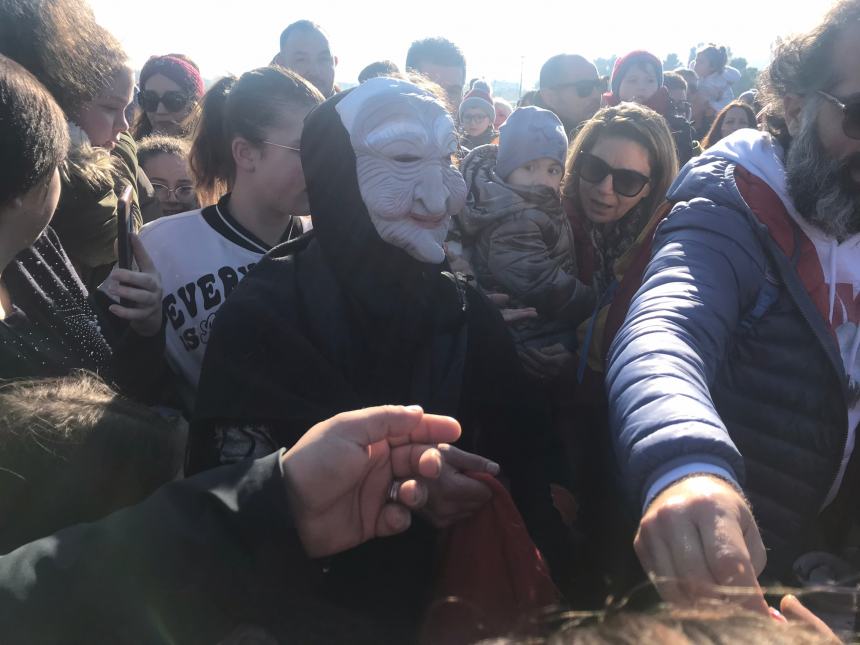 In tantissimi in spiaggia per "La Befana vien dal mare"