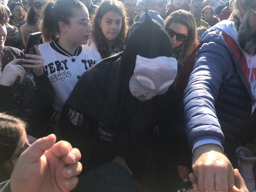 In tantissimi in spiaggia per "La Befana vien dal mare"