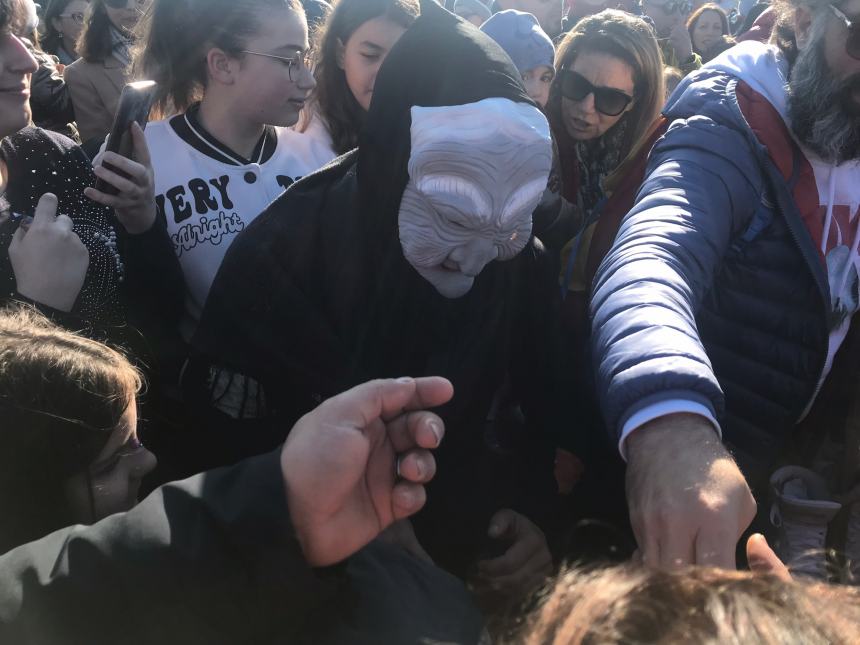 In tantissimi in spiaggia per "La Befana vien dal mare"