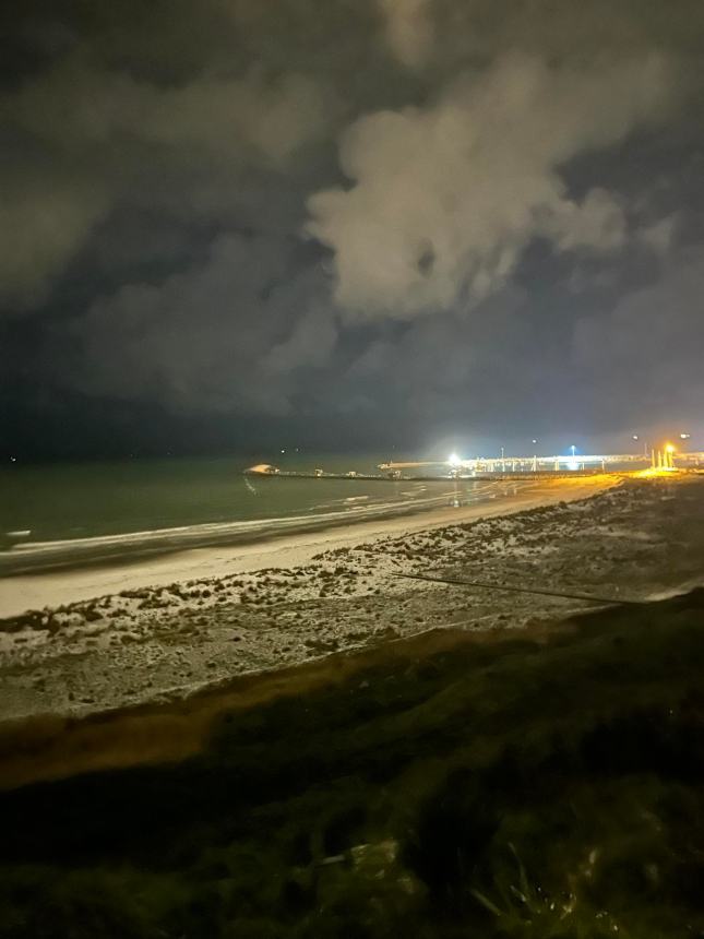 La magnifica spiaggia di Punta Penna leggermente imbiancata dalla neve