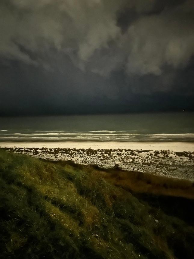 La magnifica spiaggia di Punta Penna leggermente imbiancata dalla neve