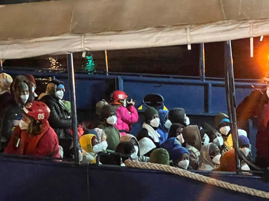 Sono in buona salute i 40 migranti sbarcati nella notte a Ortona