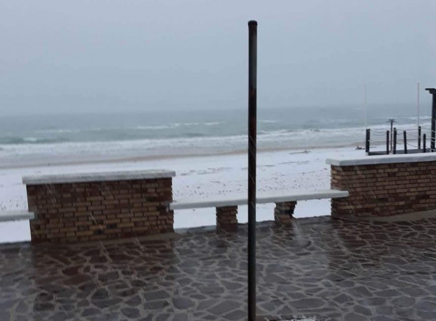 Neve sulla spiaggia di Casalbordino