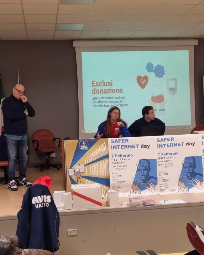 Gli alunni del Palizzi incontrano l'Avis Vasto: "Fondamentale donare il sangue"
