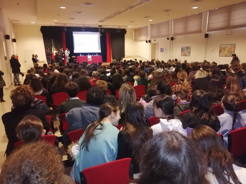 La testimone di giustizia Piera Aiello incontra gli studenti vastesi: “Siate faro di legalità”