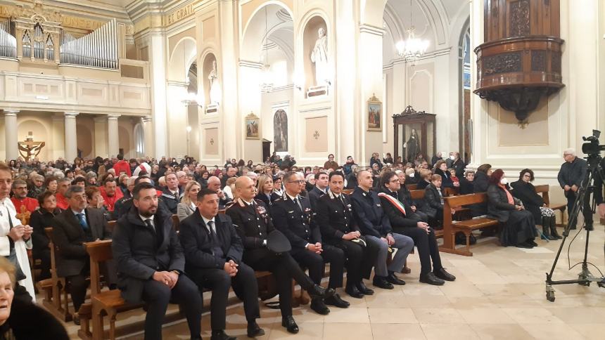 In tanti alla tradizionale Festa della Sacra Spina a Vasto, Santa Messa e processione