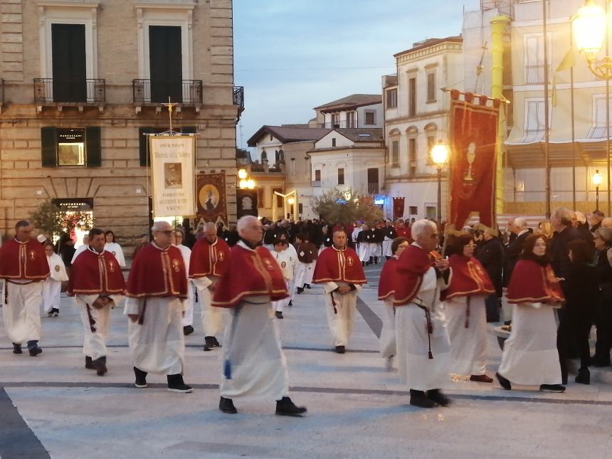 In tanti alla tradizionale Festa della Sacra Spina a Vasto, Santa Messa e processione