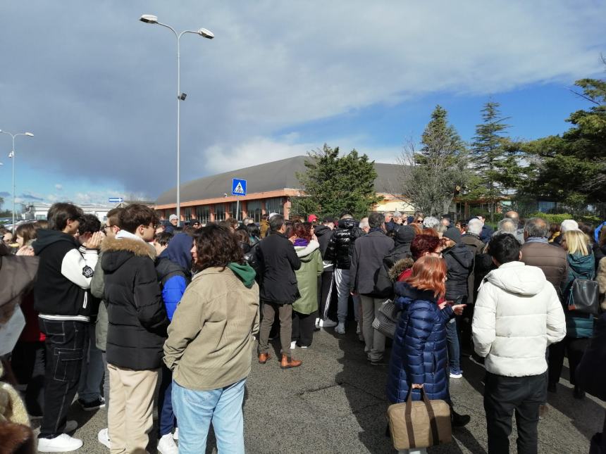 Inaugurata la scultura dedicata a Don Milani: “La cultura che riscatta dalla miseria”