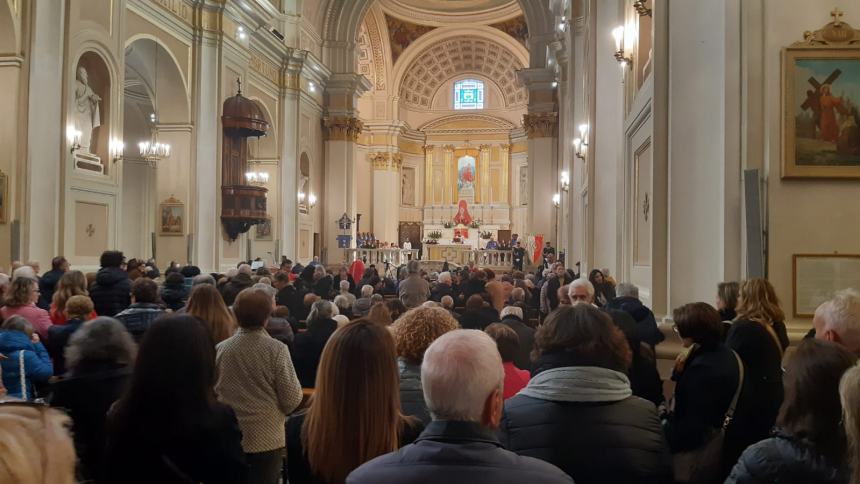 In tanti alla tradizionale Festa della Sacra Spina a Vasto, Santa Messa e processione