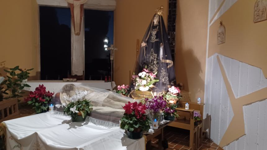 Verso la Pasqua: l'esposizione della Vergine Addolorata e del Cristo morto