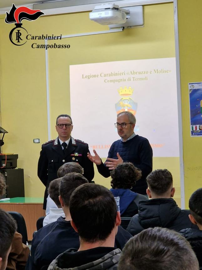 "Question time" sulla legalità, 70 studenti a confronto coi Carabinieri