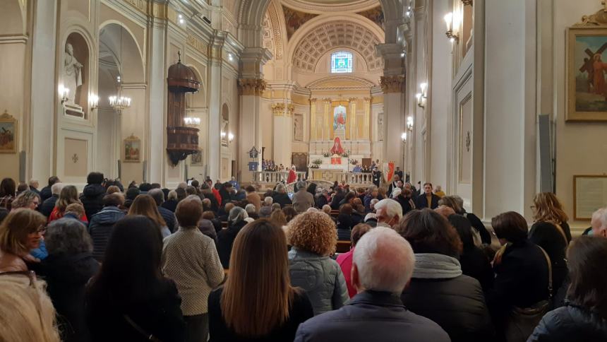 In tanti alla tradizionale Festa della Sacra Spina a Vasto, Santa Messa e processione