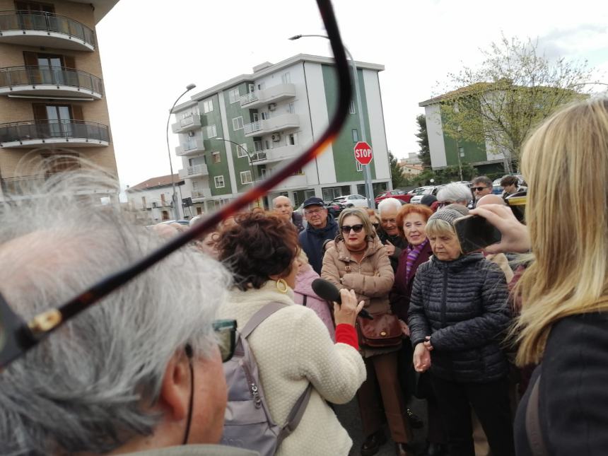 Inaugurata la scultura dedicata a Don Milani: “La cultura che riscatta dalla miseria”