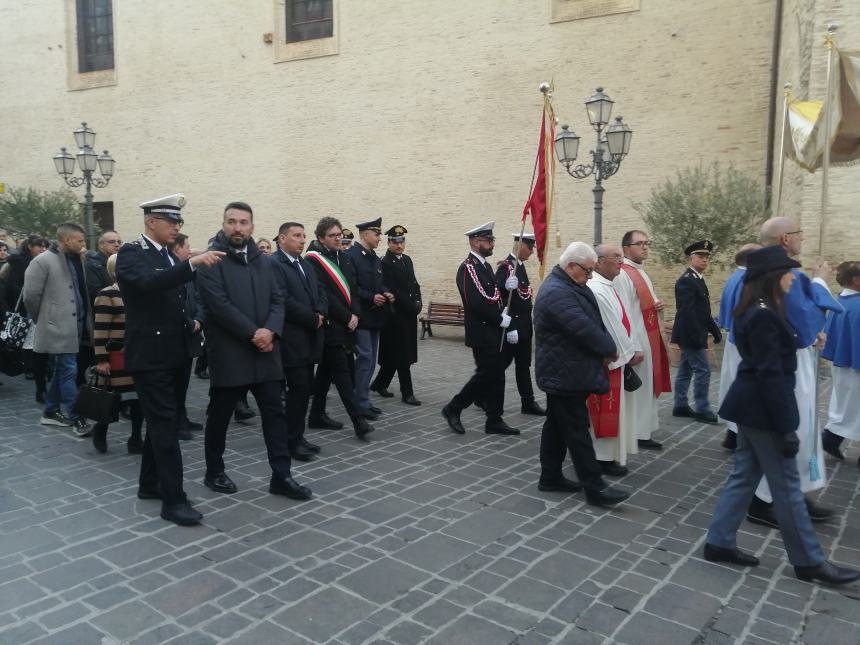 In tanti alla tradizionale Festa della Sacra Spina a Vasto, Santa Messa e processione