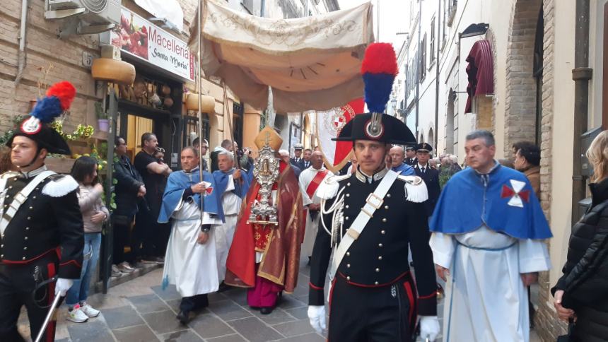 In tanti alla tradizionale Festa della Sacra Spina a Vasto, Santa Messa e processione