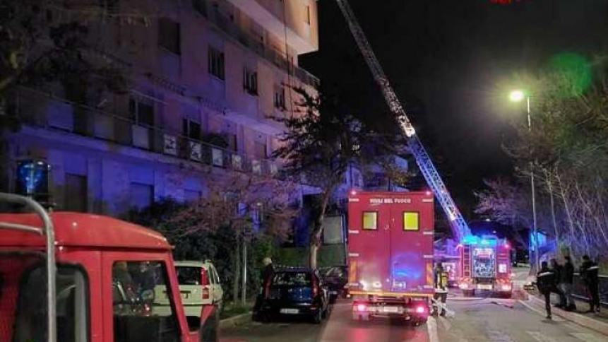 Incendio In Una Palazzina A Chieti, Evacuate 15 Famiglie Nella Notte