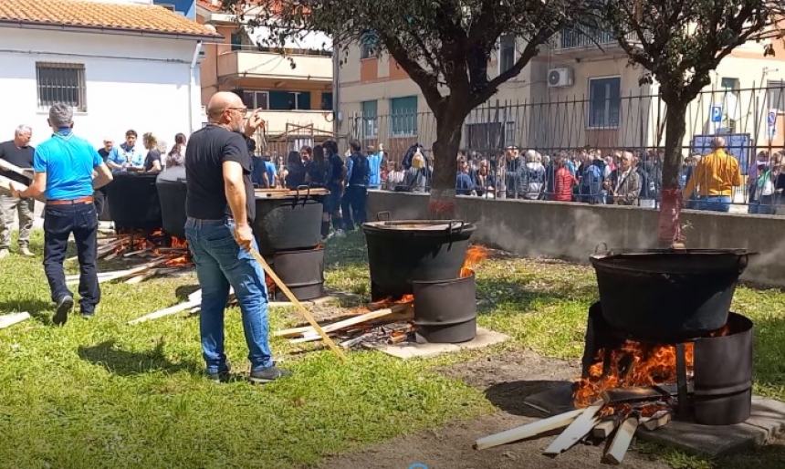 Sfilata de "Le some "e cottura de "Le sagne": in tanti a San Salvo