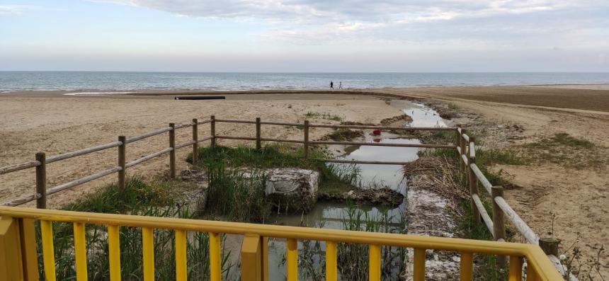 Divieto di balneazione a Fosso Marino, valori non conformi