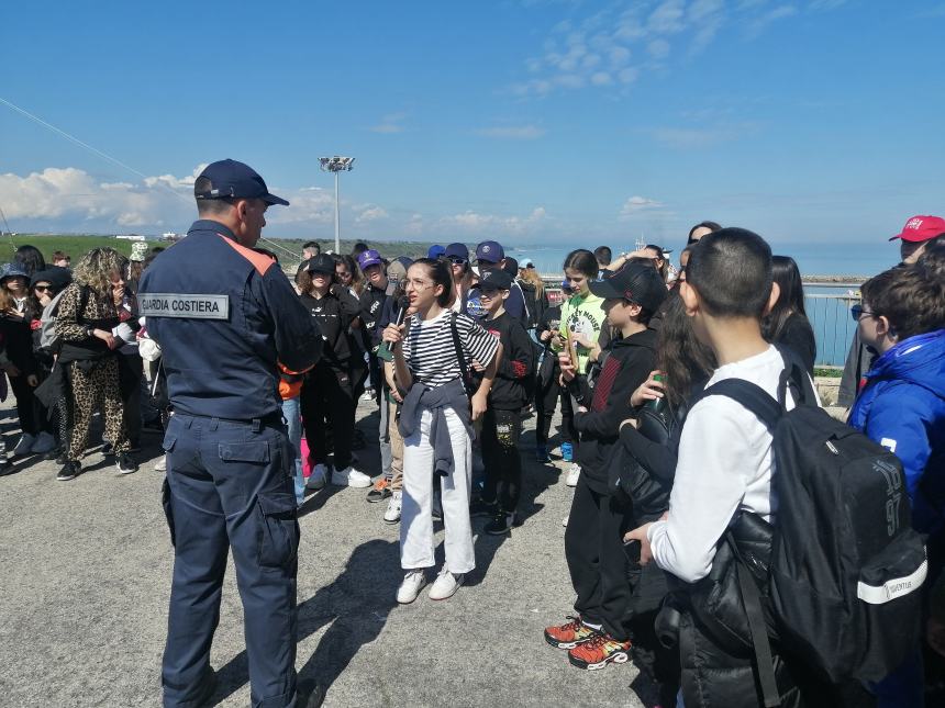 Studenti protagonisti della Giornata del Mare, Varone: “Porto destinato a crescere”