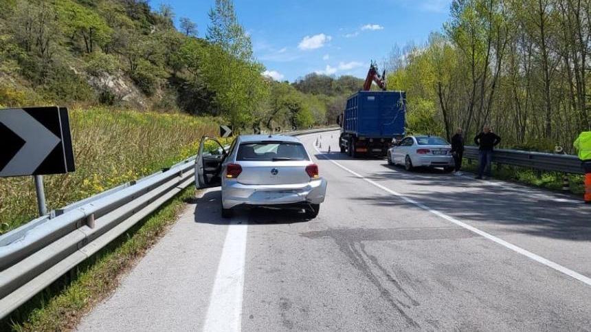 Altri Comuni Tamponamento Tra Due Auto Sulla Bifernina