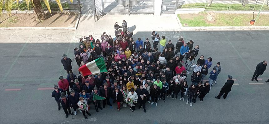  Bandiera tricolore restaurata e alla scuola media “Salvo D’Acquisto” di San Salvo