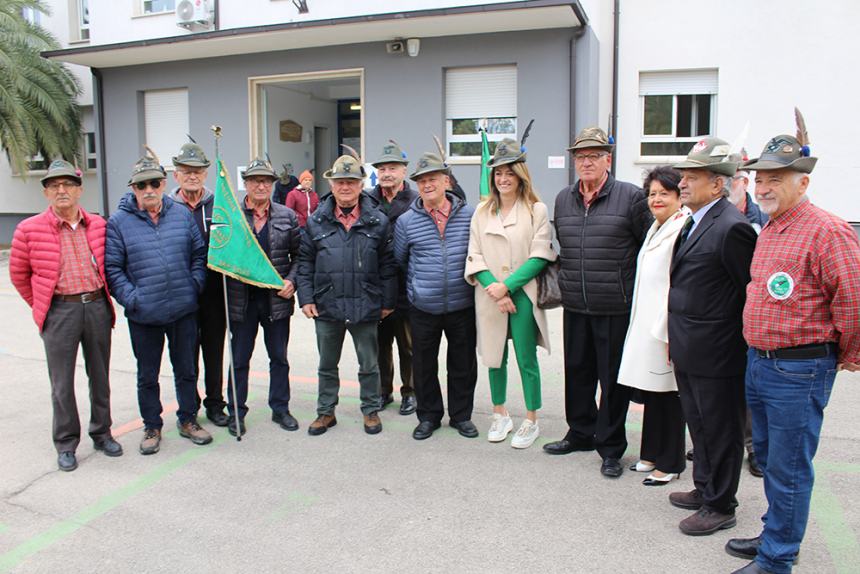  Bandiera tricolore restaurata e alla scuola media “Salvo D’Acquisto” di San Salvo