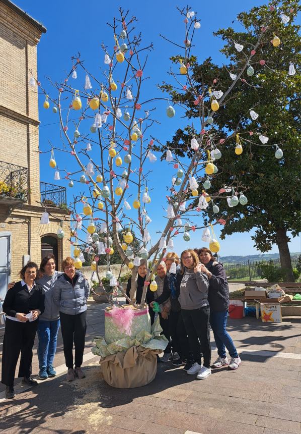 A Paglieta un albero di Pasqua con tanti capolavori realizzati all'uncinetto