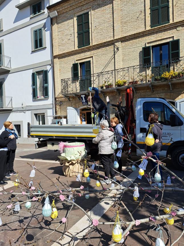 A Paglieta un albero di Pasqua con tanti capolavori realizzati all'uncinetto