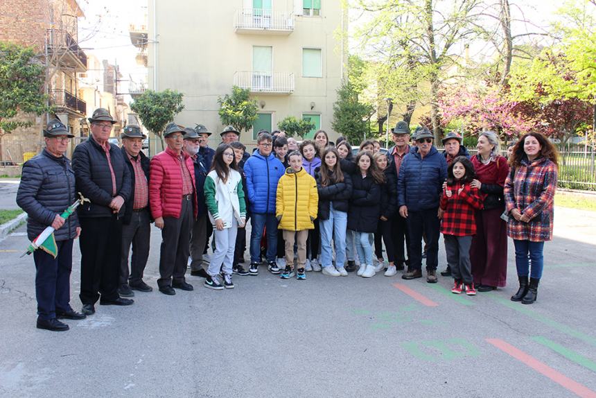  Bandiera tricolore restaurata e alla scuola media “Salvo D’Acquisto” di San Salvo