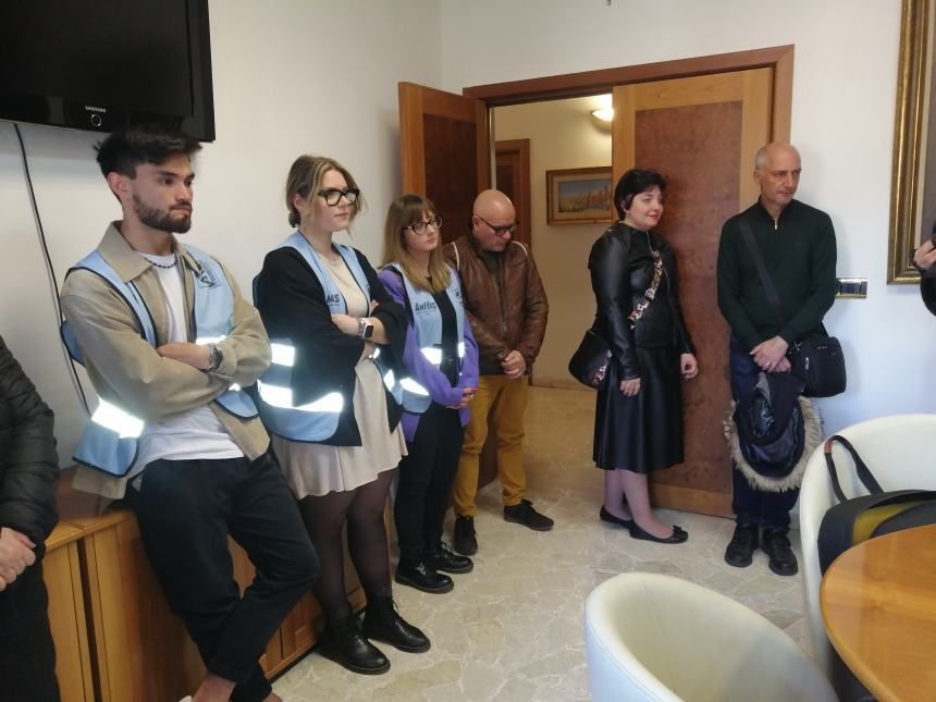 Le uova dei ragazzi dell'Anffas di Vasto conquistano Palazzo di Città